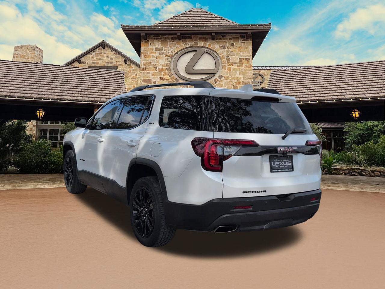 2023 GMC Acadia SLT
