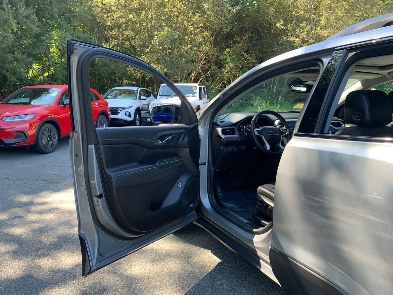 2023 GMC Acadia SLT Dartmouth MA