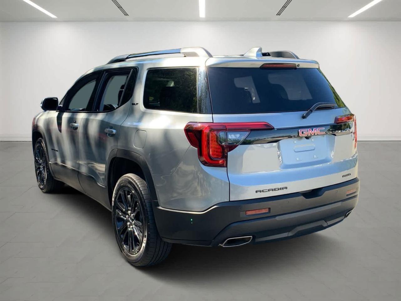2023 GMC Acadia SLT Dartmouth MA