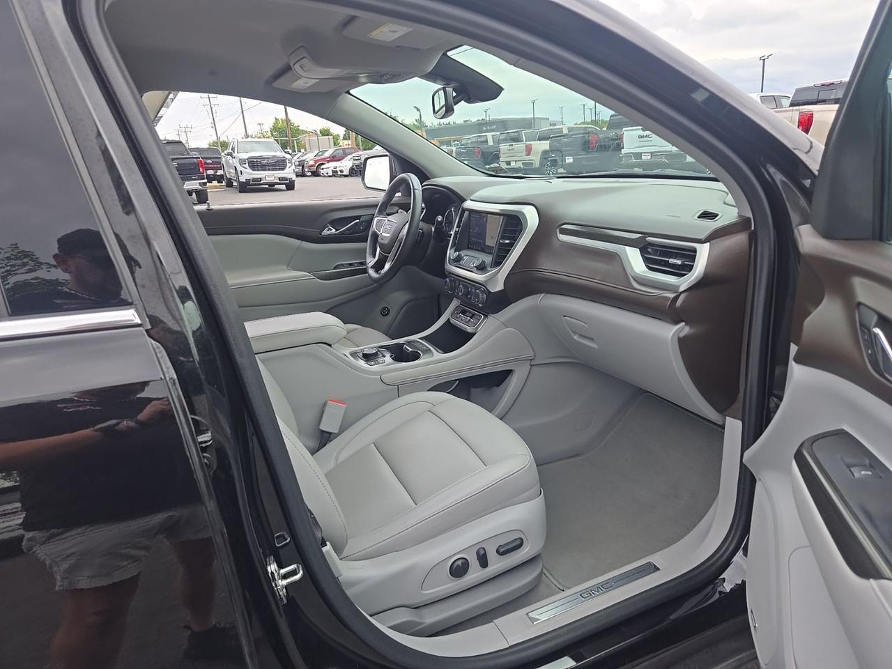 2023 GMC Acadia SLT Fredericksburg VA