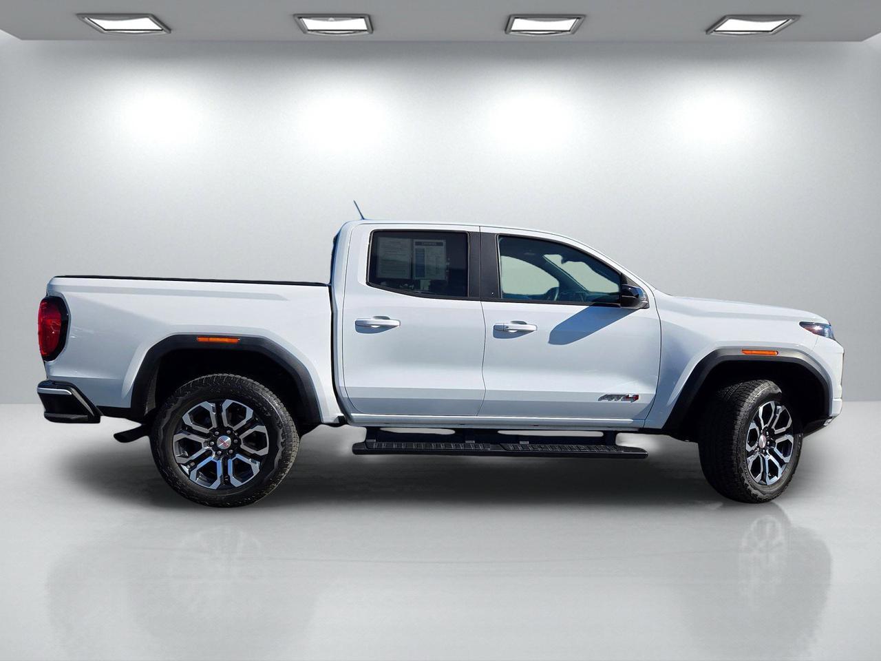 2023 GMC Canyon 4WD AT4