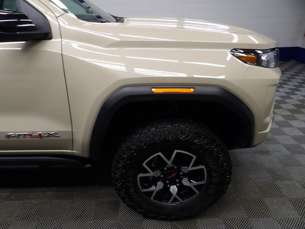 2023 GMC Canyon 4x4 Crew Cab AT4X Fond du Lac WI