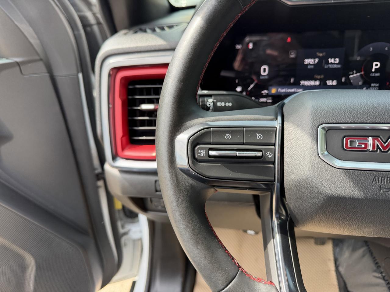 2023 GMC Canyon AT4X Crew Cab 4WD | Low KMs | NAV | Bose Audio | Heated Seats | Remote Start | Wireless Charging Redwater AB