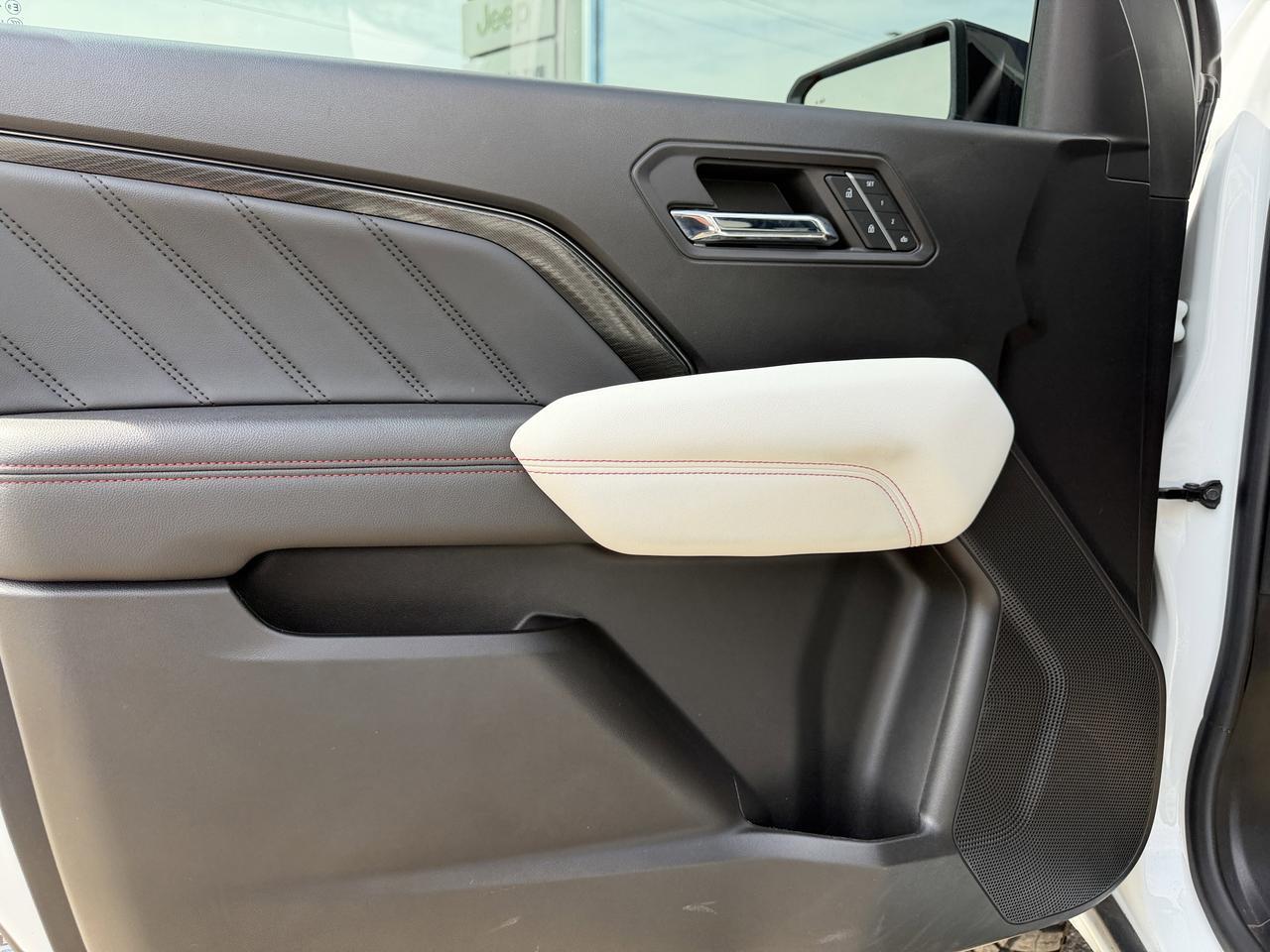2023 GMC Canyon AT4X Crew Cab 4WD | Low KMs | NAV | Bose Audio | Heated Seats | Remote Start | Wireless Charging Redwater AB
