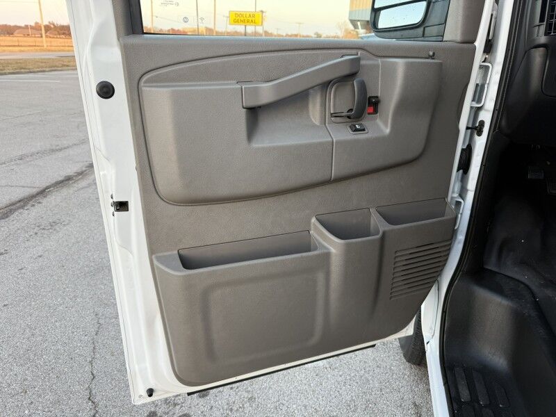 2023 GMC Savana 2500 Cargo Van 12k mi's Collinsville OK