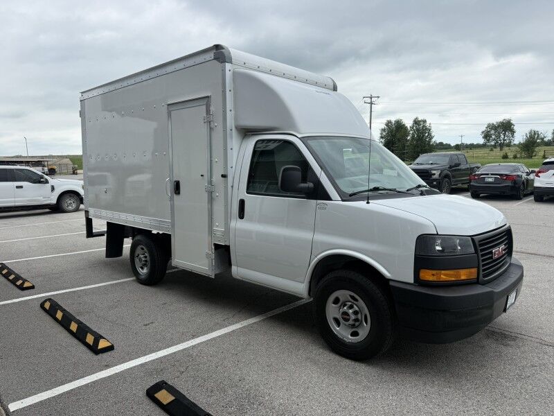 2023 GMC Savana G3500 SRW Box Van w/ Side Door Collinsville OK