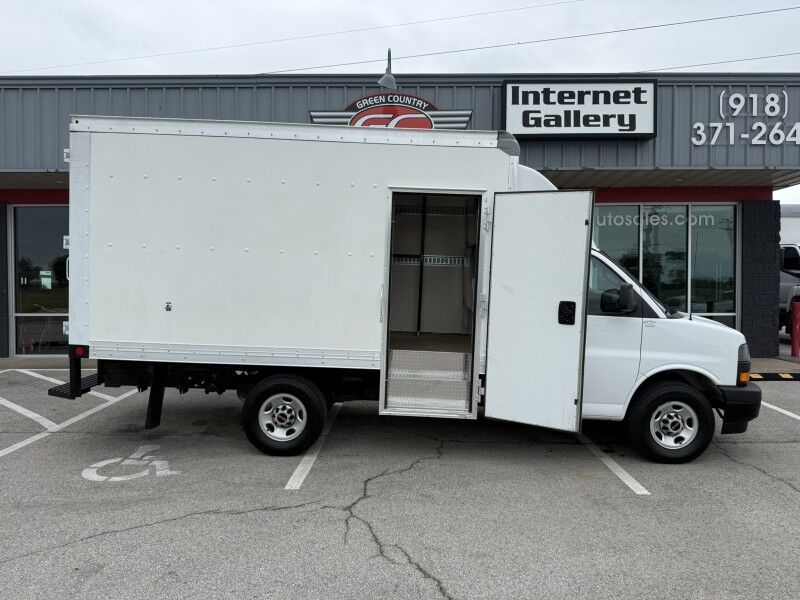 2023 GMC Savana G3500 SRW Box Van w/ Side Door Collinsville OK