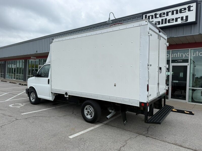2023 GMC Savana G3500 SRW Box Van w/ Side Door Collinsville OK