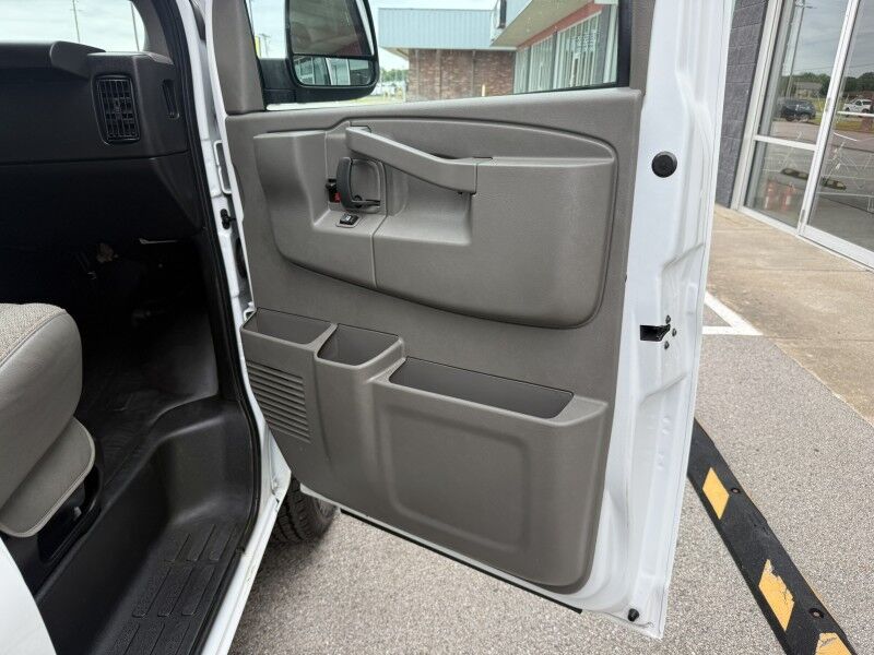 2023 GMC Savana G3500 SRW Box Van w/ Side Door Collinsville OK