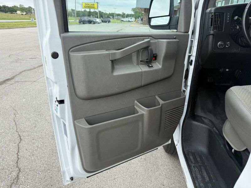 2023 GMC Savana G3500 SRW Box Van w/ Side Door Collinsville OK