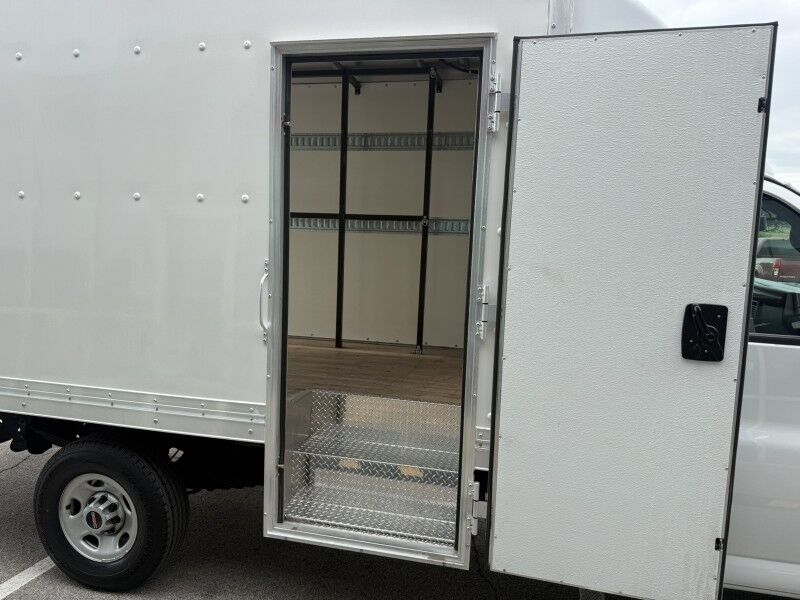 2023 GMC Savana G3500 SRW Box Van w/ Side Door Collinsville OK