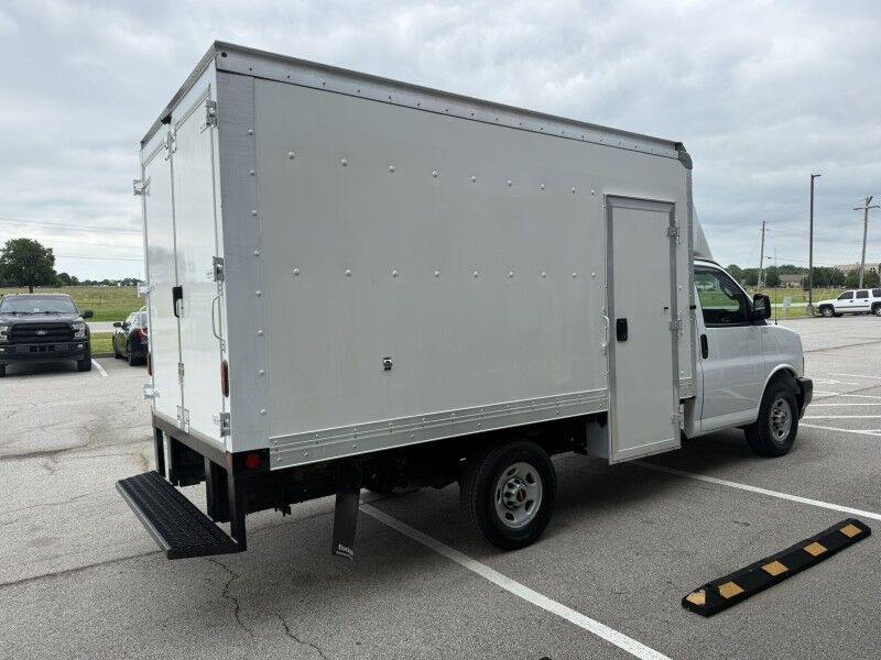 2023 GMC Savana G3500 SRW Box Van w/ Side Door Collinsville OK