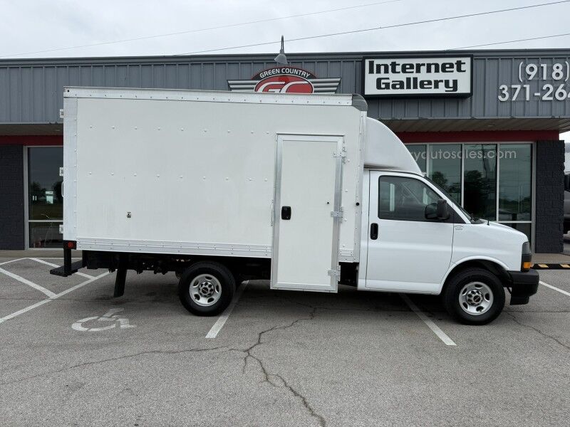 2023 GMC Savana G3500 SRW Box Van w/ Side Door