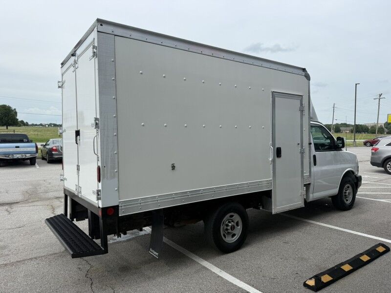 2023 GMC Savana G3500 SRW Box Van w/ Side Door Collinsville OK