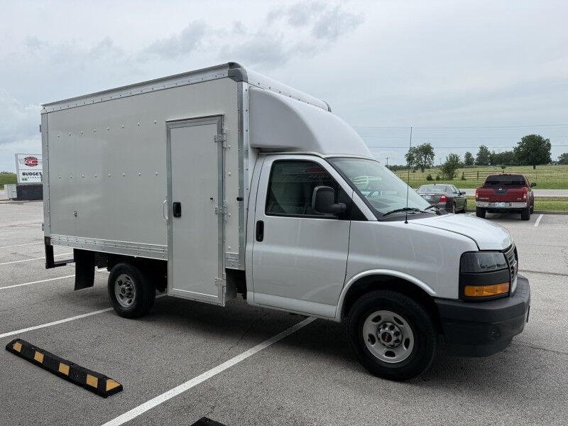 2023 GMC Savana G3500 SRW Box Van w/ Side Door Collinsville OK