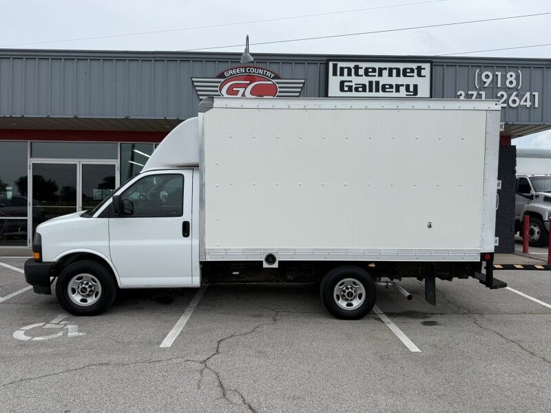 2023 GMC Savana G3500 SRW Box Van w/ Side Door Collinsville OK