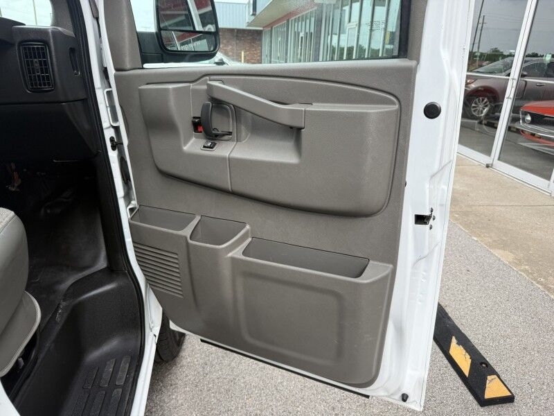 2023 GMC Savana G3500 SRW Box Van w/ Side Door Collinsville OK