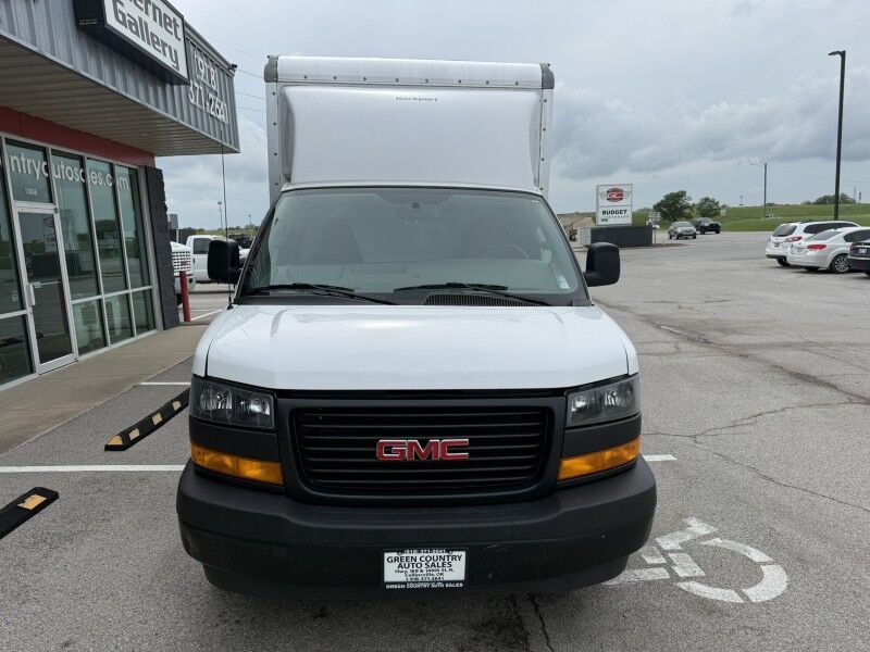 2023 GMC Savana G3500 SRW Box Van w/ Side Door Collinsville OK