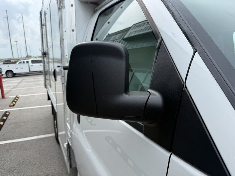 2023 GMC Savana G3500 SRW Box Van w/ Side Door Collinsville OK