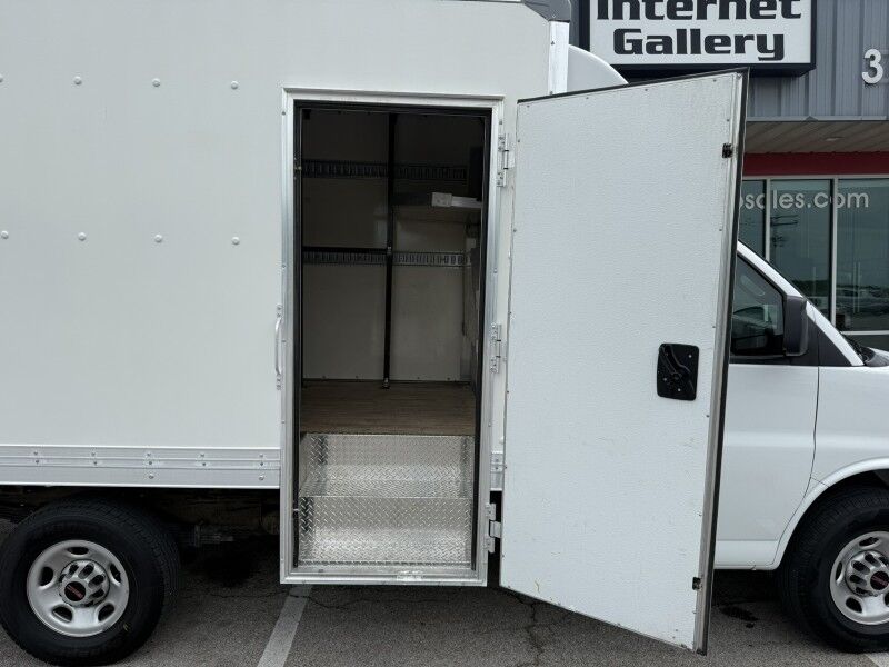 2023 GMC Savana G3500 SRW Box Van w/ Side Door Collinsville OK