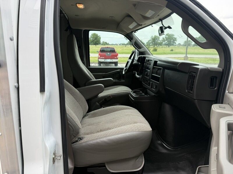 2023 GMC Savana G3500 SRW Box Van w/ Side Door Collinsville OK
