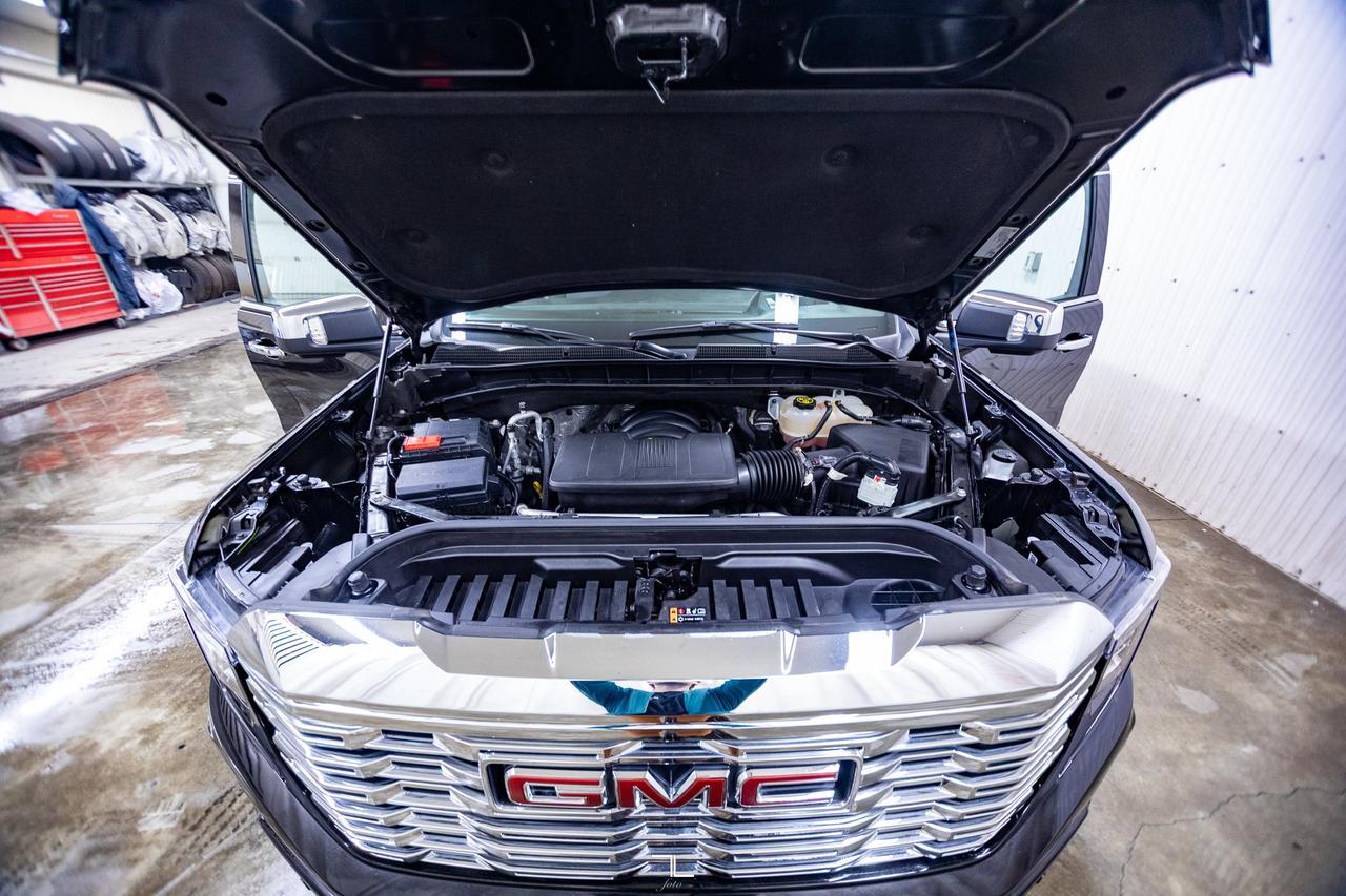 2023 GMC Sierra 1500 4x4 Crew Cab Denali Leather Roof Nav Red Deer AB