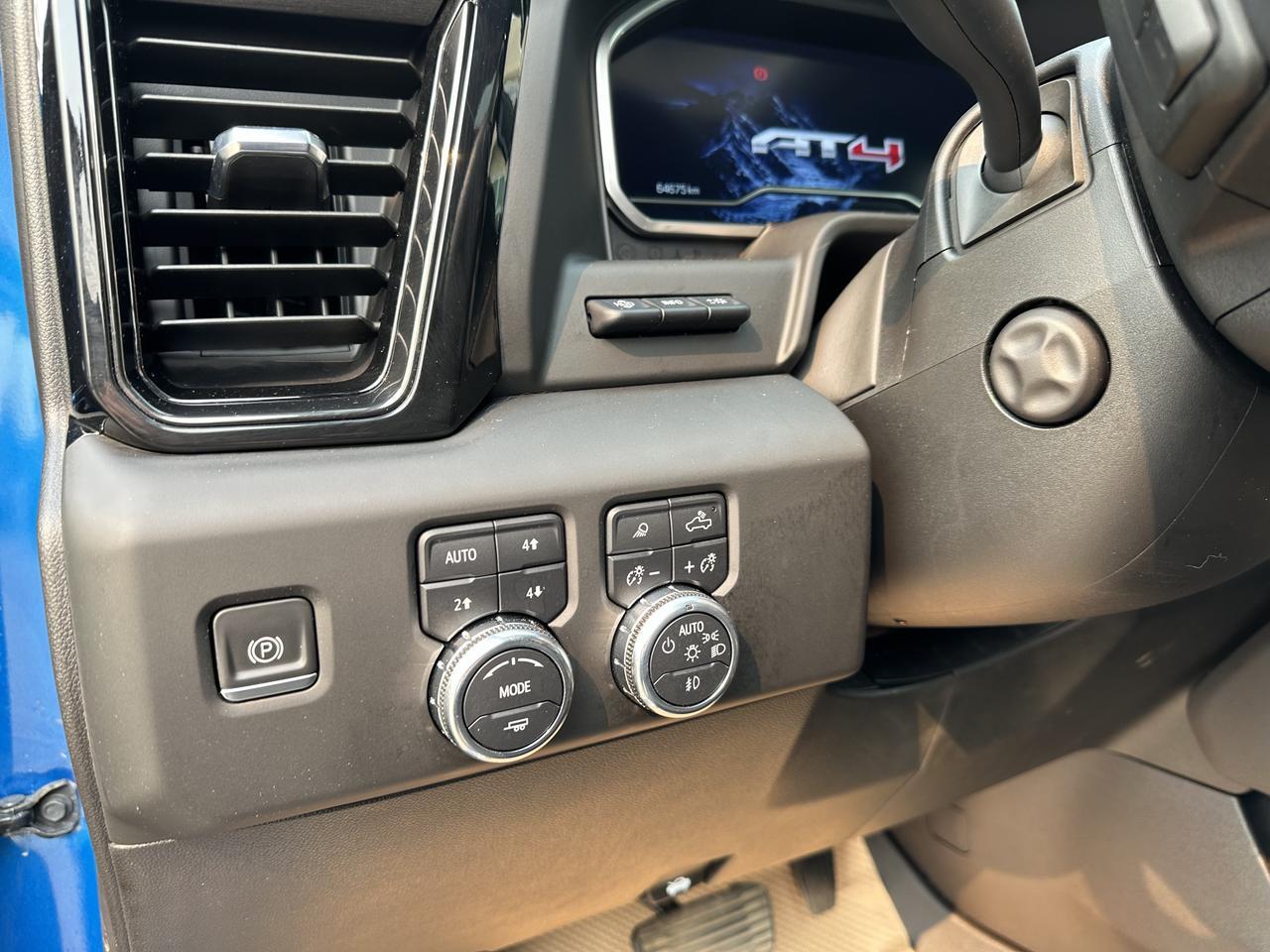 2023 GMC Sierra 1500 AT4 | Sun Roof | Premium Pgk | Tech Pkg | Multi Pro Tailgate | 360 Camera | Tow Pkg | Box Liner Redwater AB