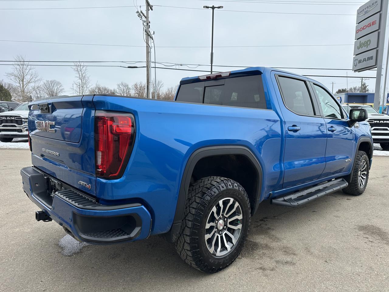 2023 GMC Sierra 1500 AT4 | Sun Roof | Premium Pgk | Tech Pkg | Multi Pro Tailgate | 360 Camera | Tow Pkg | Box Liner Redwater AB