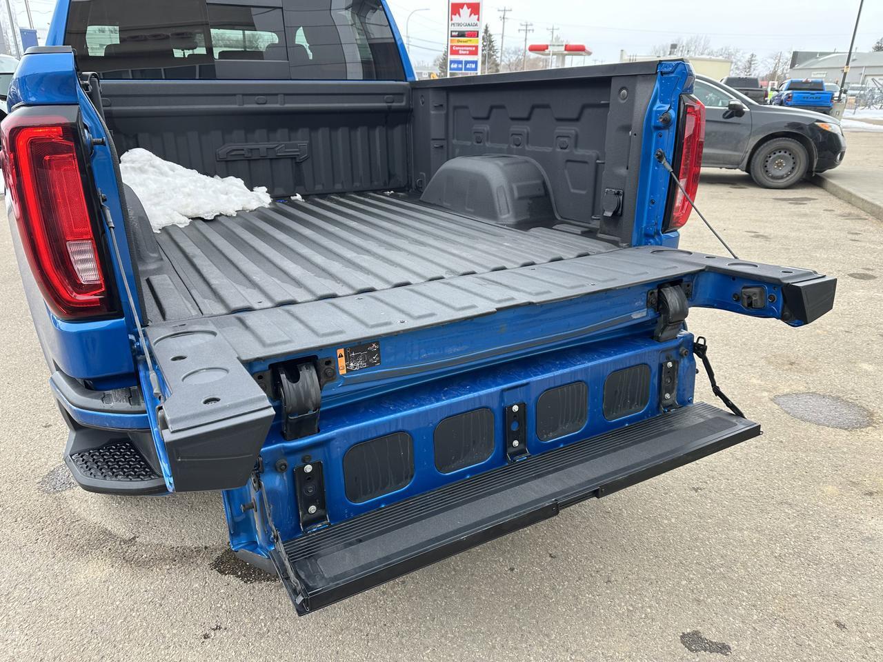 2023 GMC Sierra 1500 AT4 | Sun Roof | Premium Pgk | Tech Pkg | Multi Pro Tailgate | 360 Camera | Tow Pkg | Box Liner Redwater AB