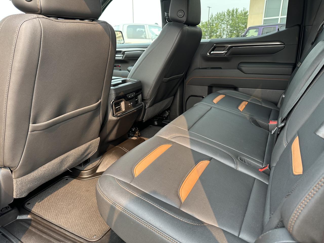 2023 GMC Sierra 1500 AT4 | Sun Roof | Premium Pgk | Tech Pkg | Multi Pro Tailgate | 360 Camera | Tow Pkg | Box Liner Redwater AB