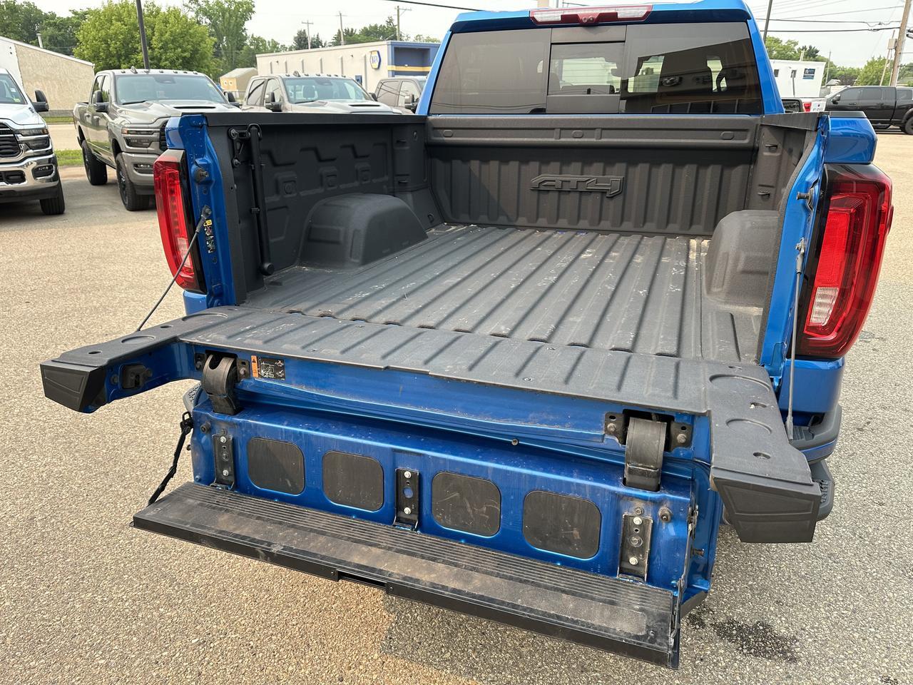 2023 GMC Sierra 1500 AT4 | Sun Roof | Premium Pgk | Tech Pkg | Multi Pro Tailgate | 360 Camera | Tow Pkg | Box Liner Redwater AB