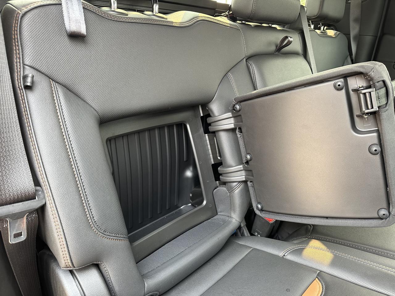 2023 GMC Sierra 1500 AT4 | Sun Roof | Premium Pgk | Tech Pkg | Multi Pro Tailgate | 360 Camera | Tow Pkg | Box Liner Redwater AB