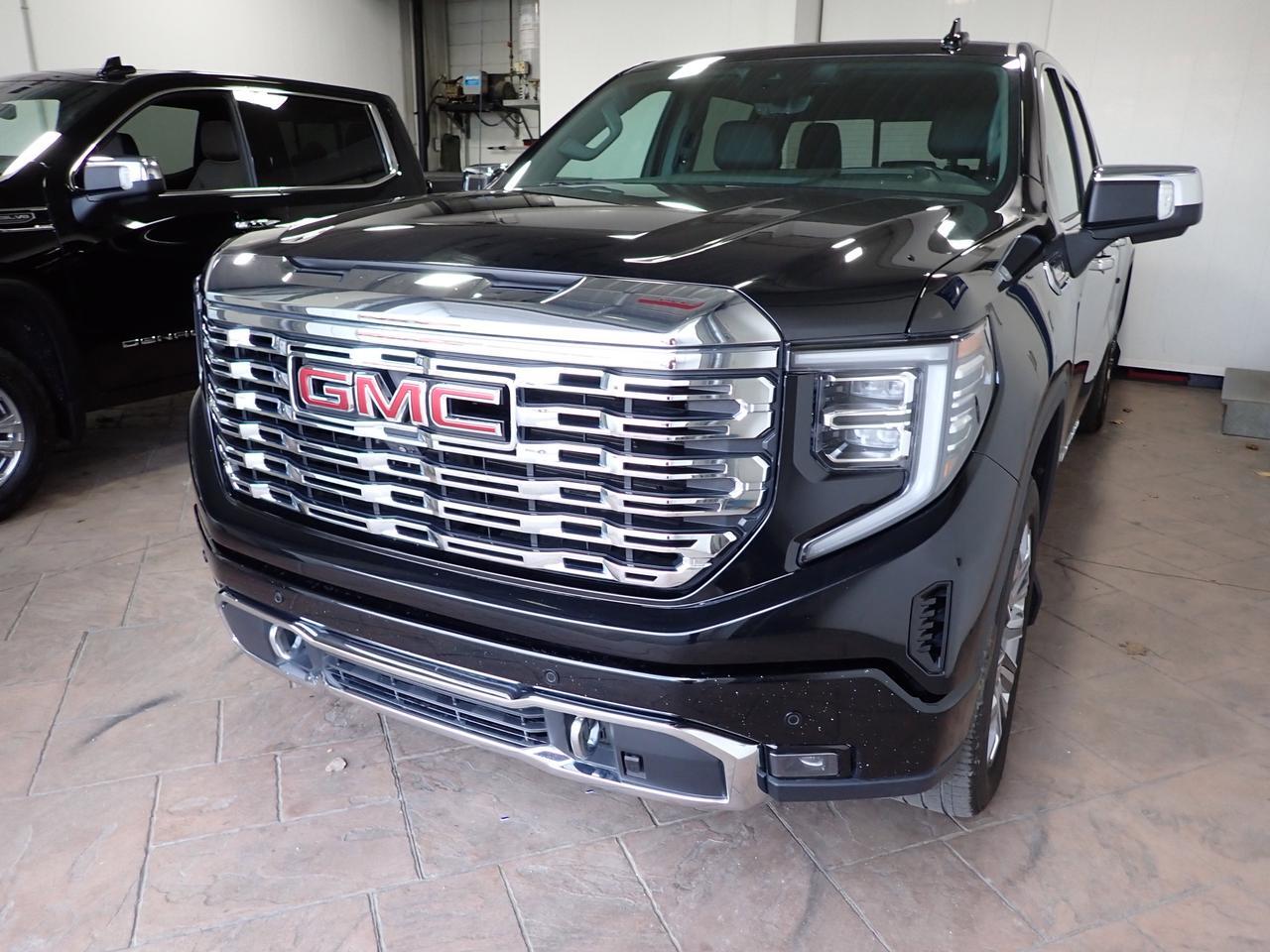 2023 GMC Sierra 1500 Denali 4WD CREW CAB *DIESEL* LEATHER SUNROOF Listowel ON