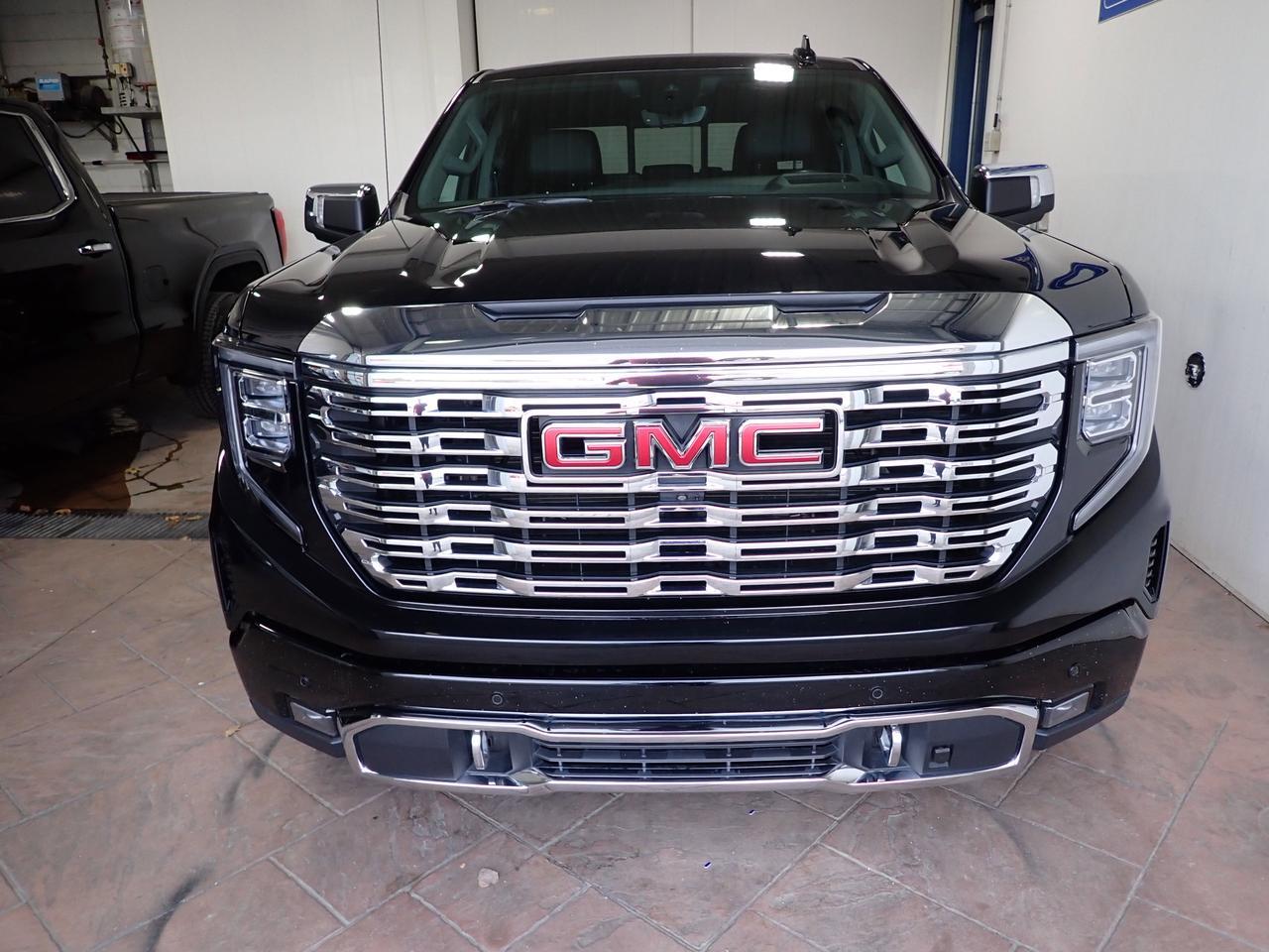 2023 GMC Sierra 1500 Denali 4WD CREW CAB *DIESEL* LEATHER SUNROOF Listowel ON