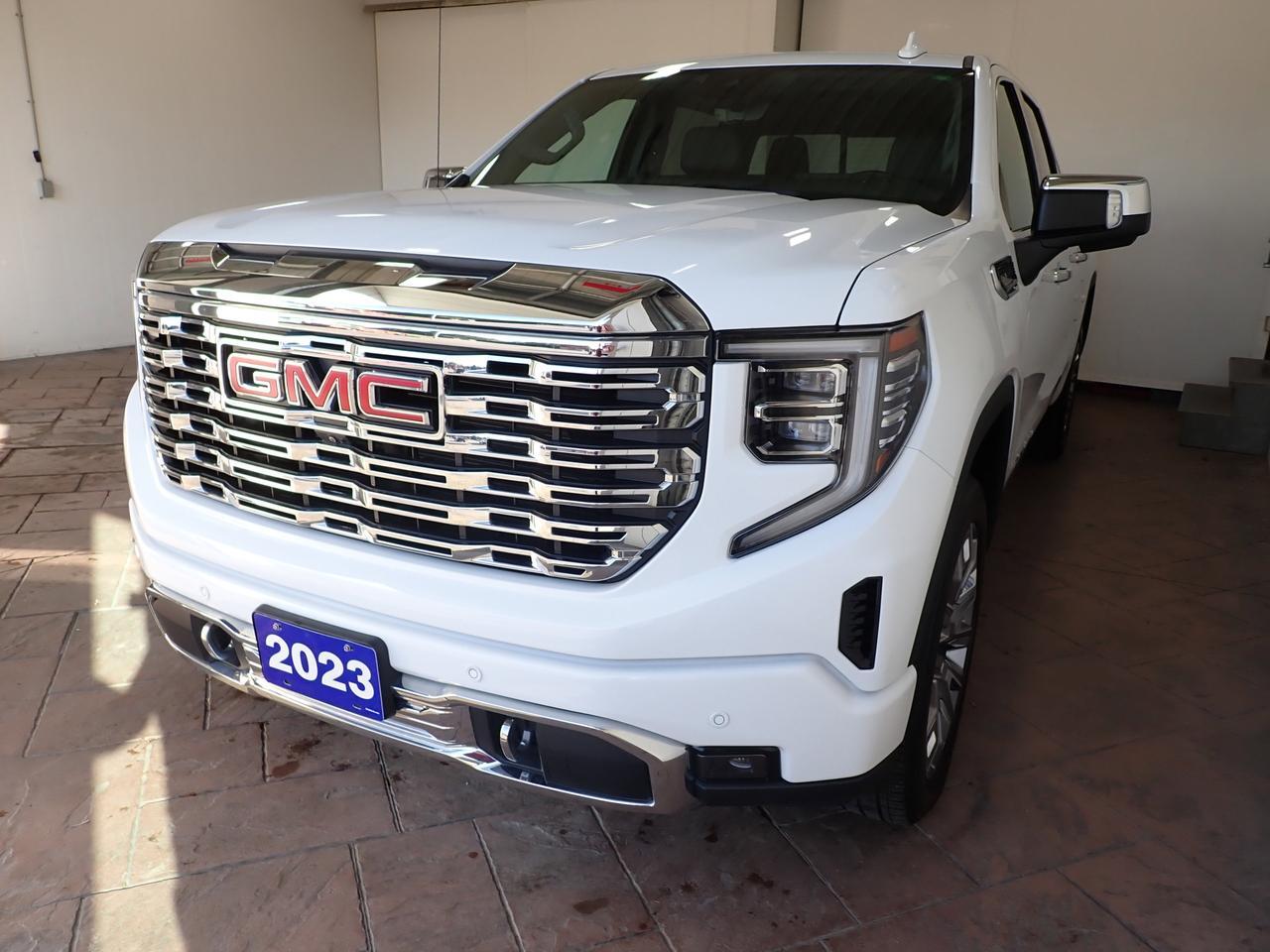 2023 GMC Sierra 1500 Denali 4WD CREW CAB LEATHER NAVI SUNROOF Listowel ON