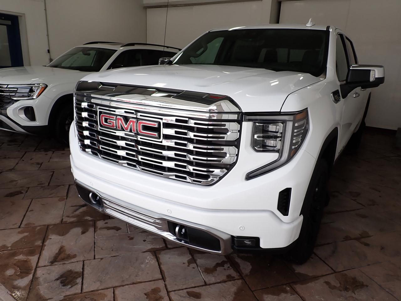 2023 GMC Sierra 1500 Denali 4WD CREW CAB LEATHER SUNROOF Listowel ON