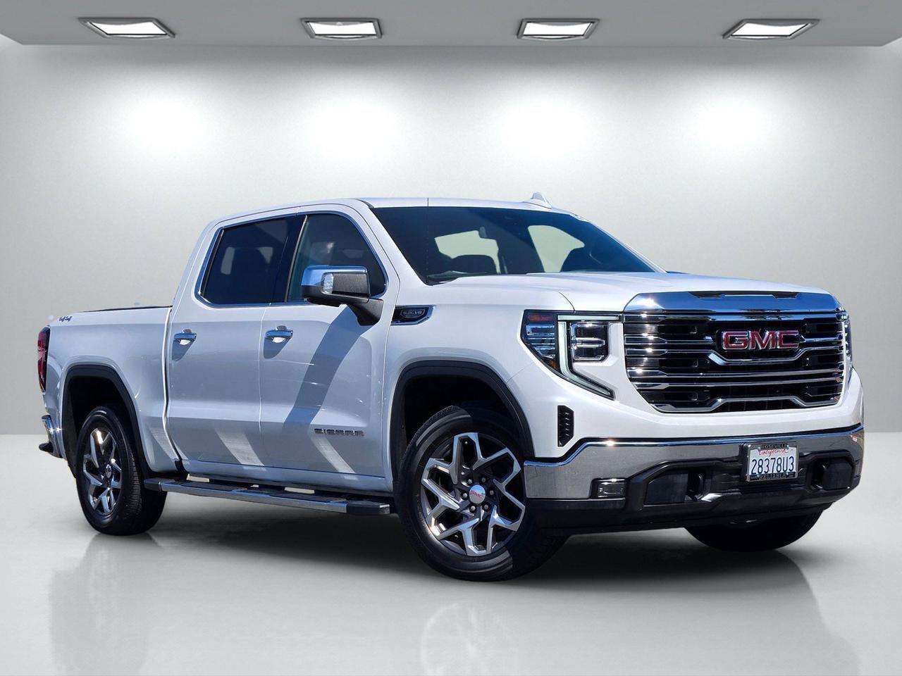 2023 GMC Sierra 4WD Crew Cab Short Box SLT's photo
