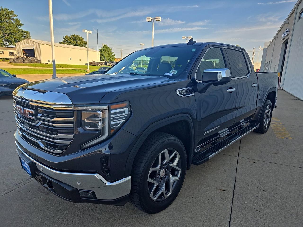 2023 GMC Sierra 1500 SLT West Burlington IA