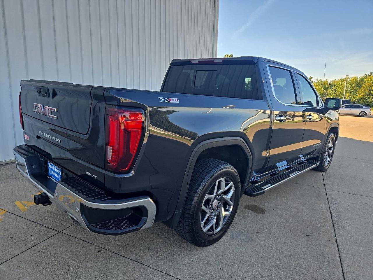 2023 GMC Sierra 1500 SLT West Burlington IA