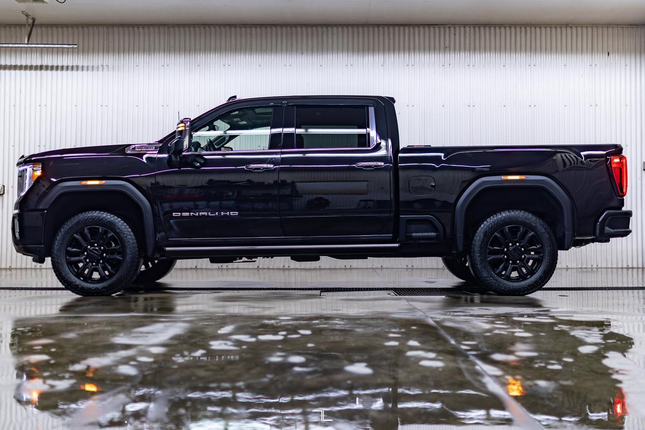 2023 GMC Sierra 2500HD 4x4 Crew Cab Denali Diesel Leather Roof Nav BCam Red Deer AB