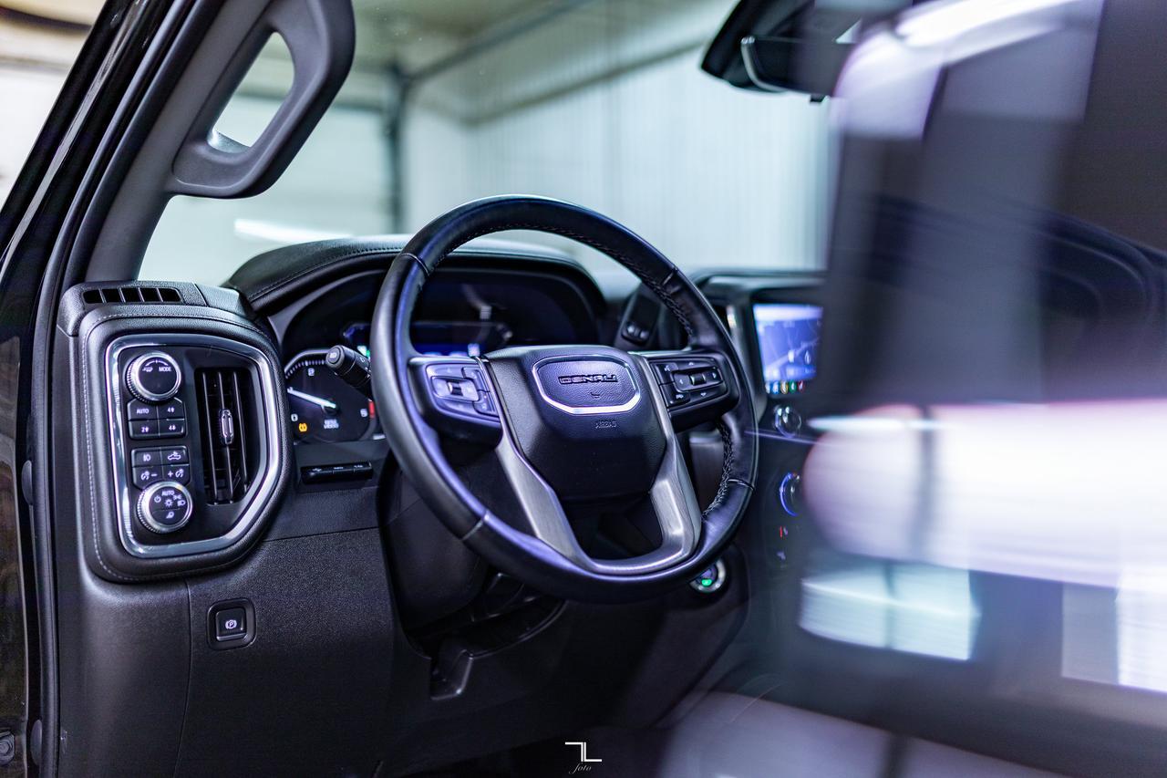 2023 GMC Sierra 2500HD 4x4 Crew Cab Denali Diesel Leather Roof Nav BCam Red Deer AB