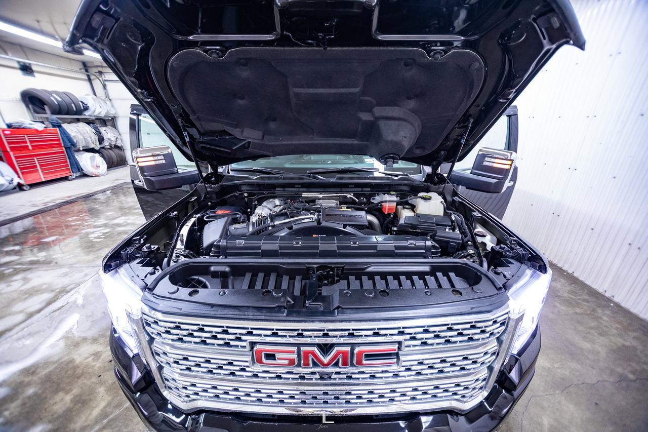 2023 GMC Sierra 2500HD 4x4 Crew Cab Denali Diesel Leather Roof Nav BCam Red Deer AB