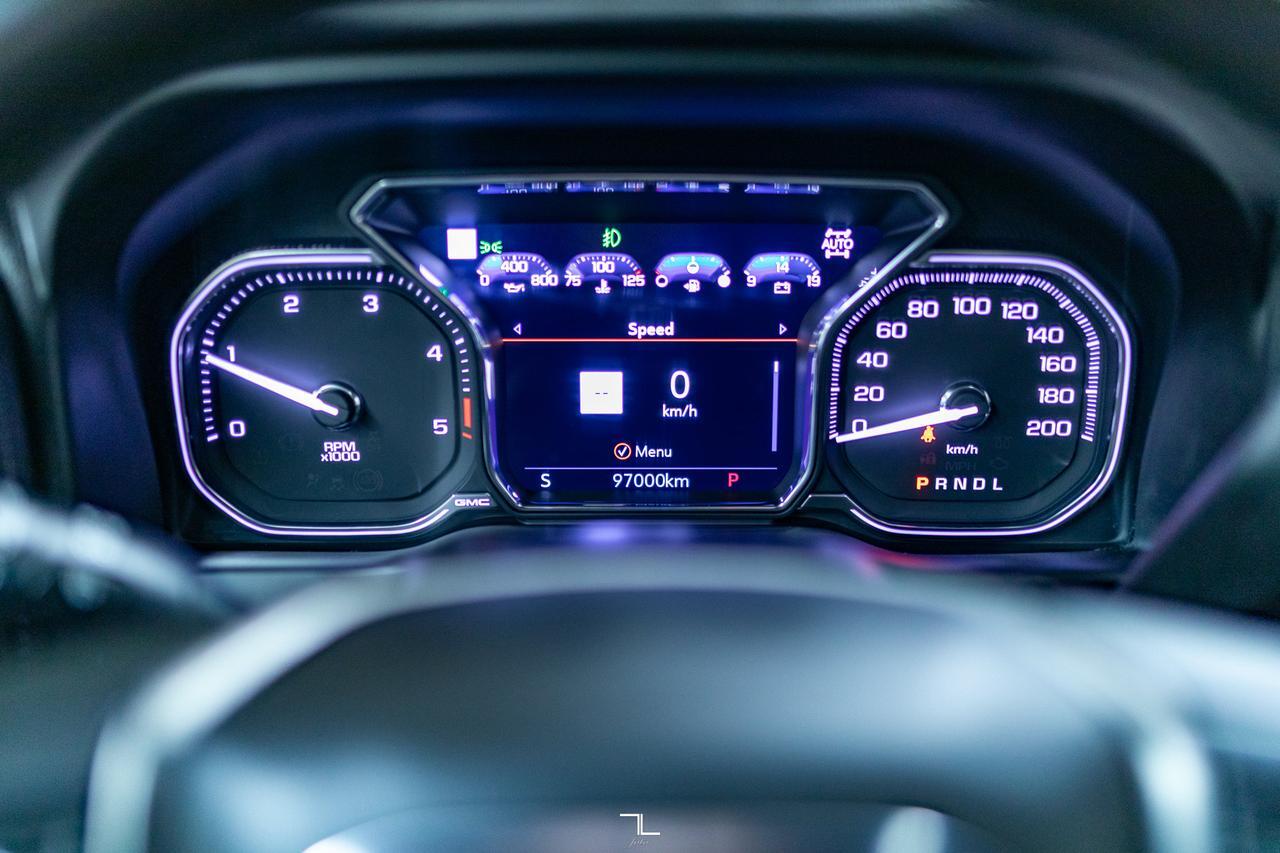 2023 GMC Sierra 2500HD 4x4 Crew Cab Denali Diesel Leather Roof Nav Red Deer AB