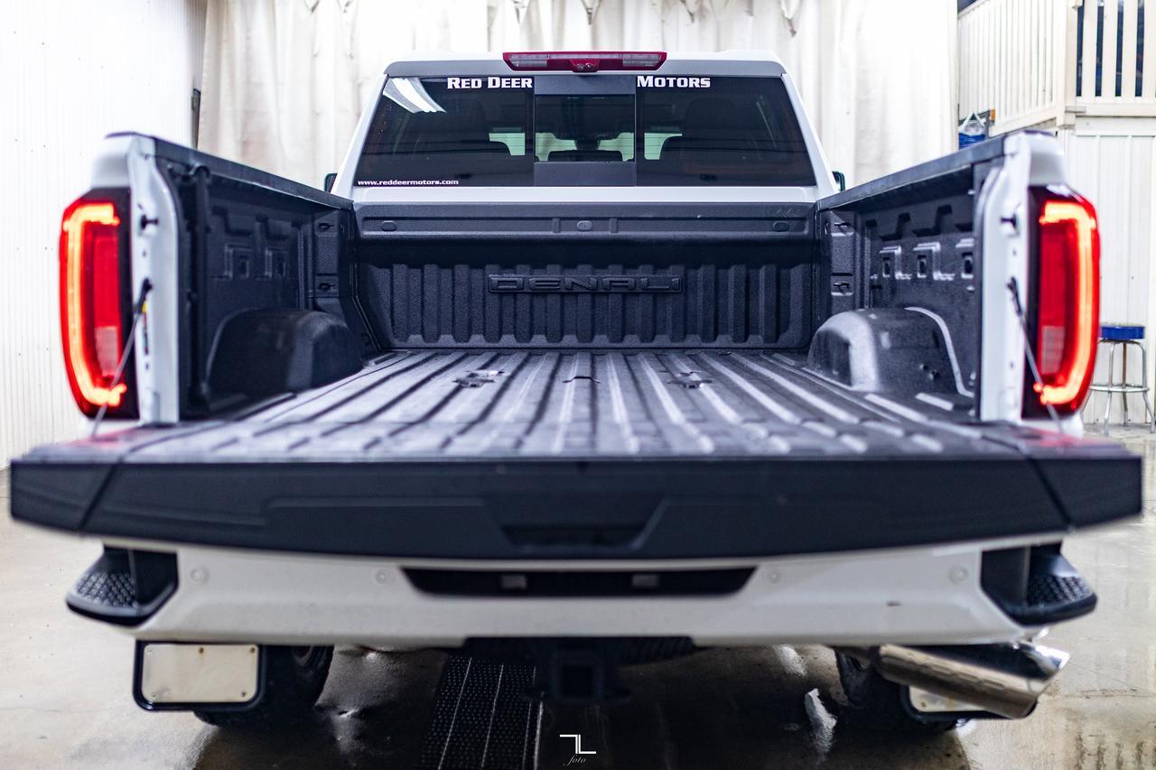 2023 GMC Sierra 2500HD 4x4 Crew Cab Denali Diesel Leather Roof Nav Red Deer AB