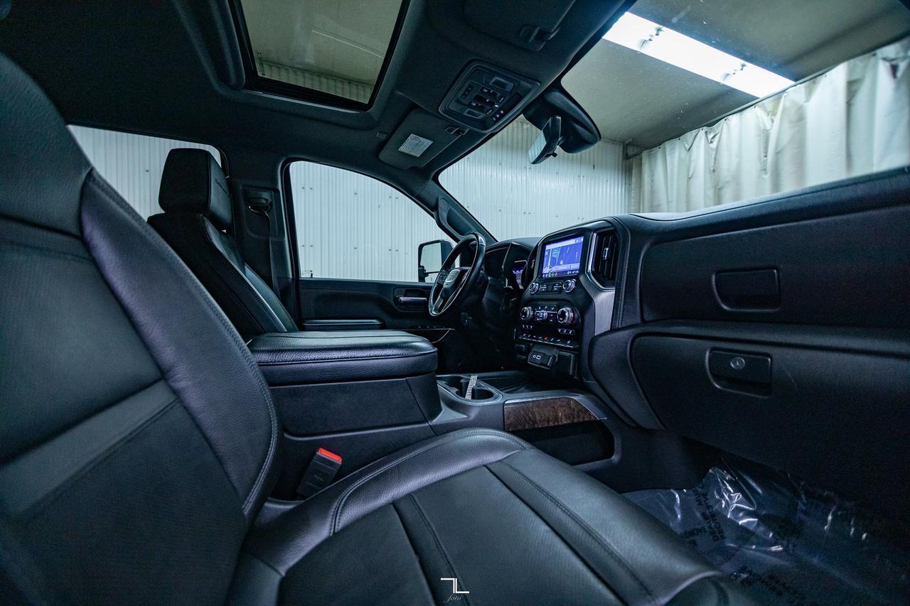 2023 GMC Sierra 2500HD 4x4 Crew Cab Denali Diesel Leather Roof Nav Red Deer AB