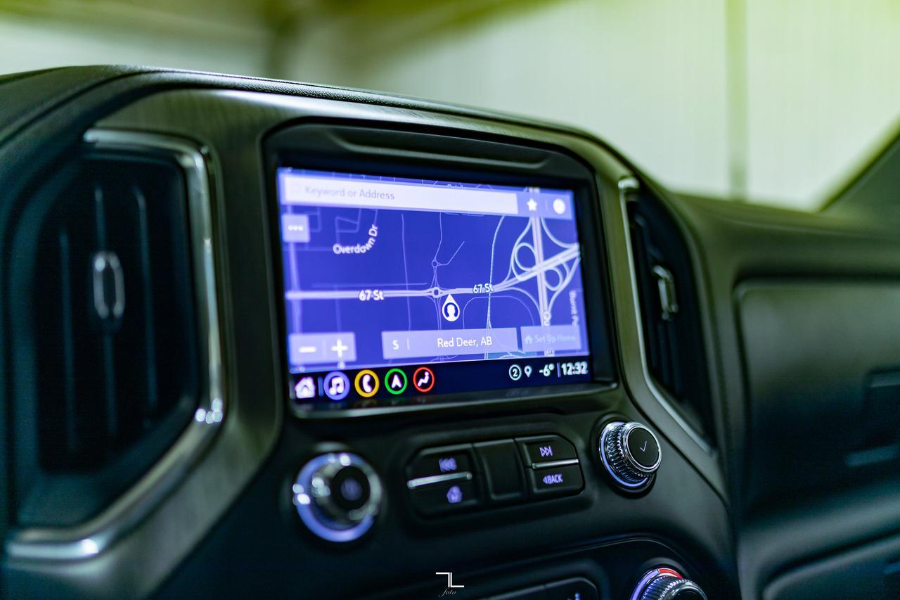 2023 GMC Sierra 2500HD 4x4 Crew Cab Denali Diesel Leather Roof Nav Red Deer AB