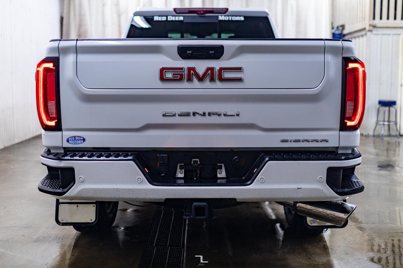 2023 GMC Sierra 2500HD 4x4 Crew Cab Denali Diesel Leather Roof Nav Red Deer AB