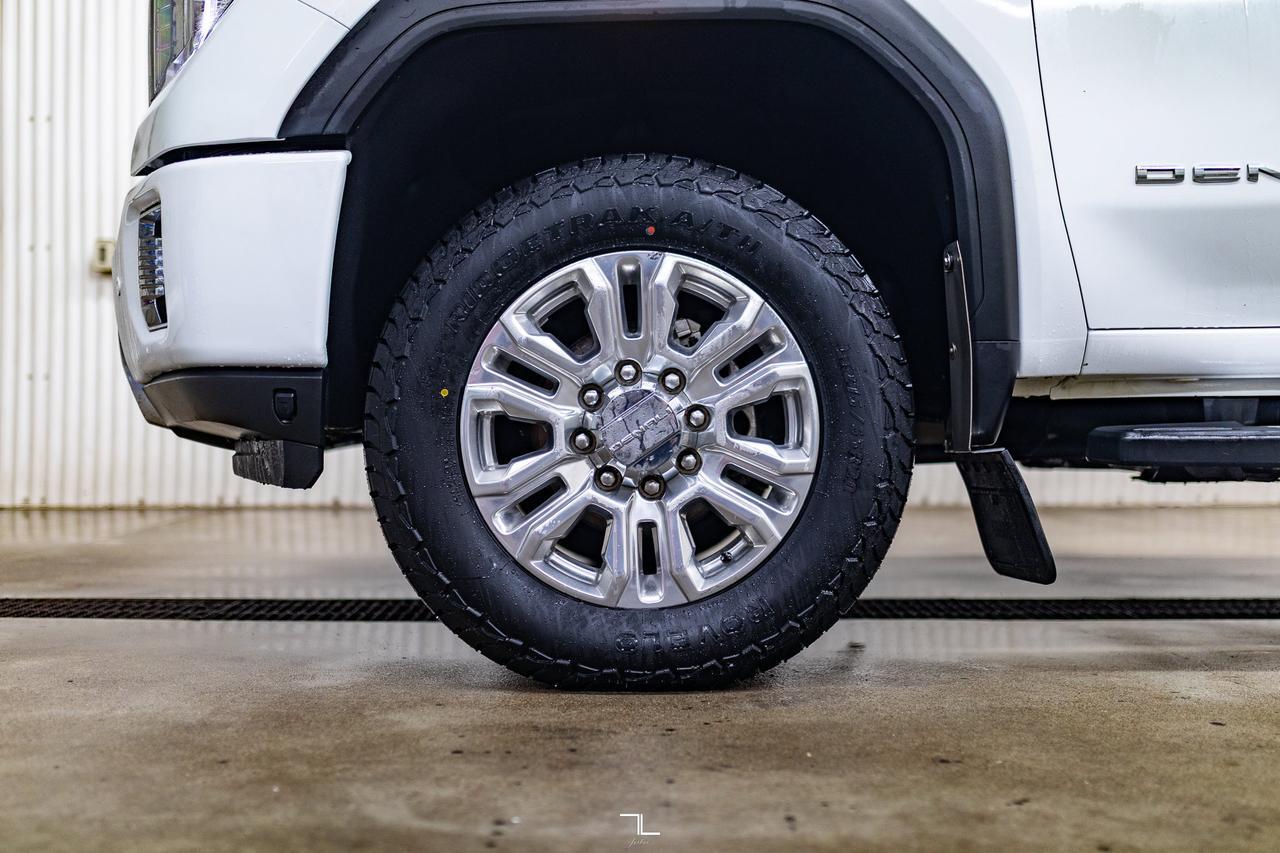 2023 GMC Sierra 2500HD 4x4 Crew Cab Denali Diesel Leather Roof Nav Red Deer AB