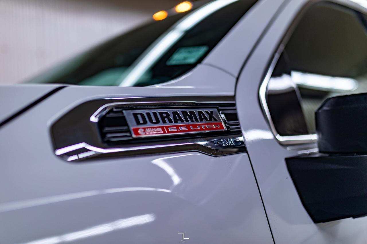 2023 GMC Sierra 2500HD 4x4 Crew Cab Denali Diesel Leather Roof Nav Red Deer AB