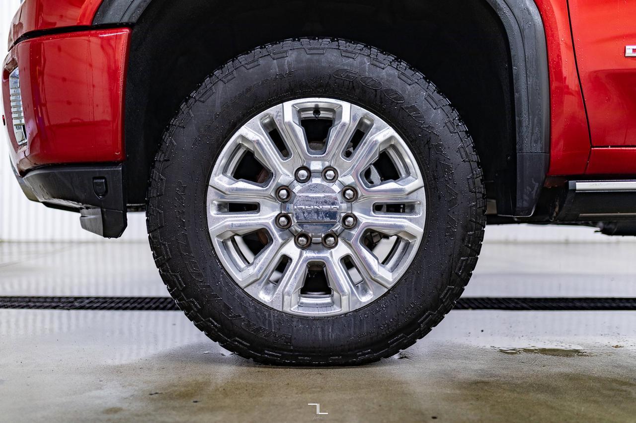 2023 GMC Sierra 2500HD 4x4 Crew Cab Denali Ultimate Diesel Leather Roof Nav Red Deer AB